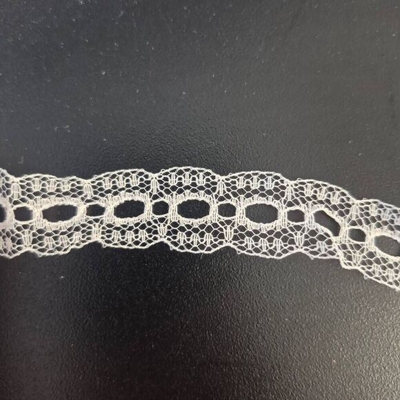 Lace, Vintage White 5/8" wide x 18" - Picture 1 of 3